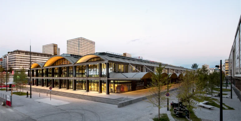 POUR LA PREMIÈRE FOIS À PARIS